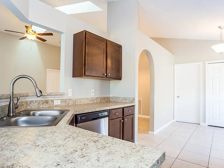 142 Woodbury Pines Cir — Photo 4