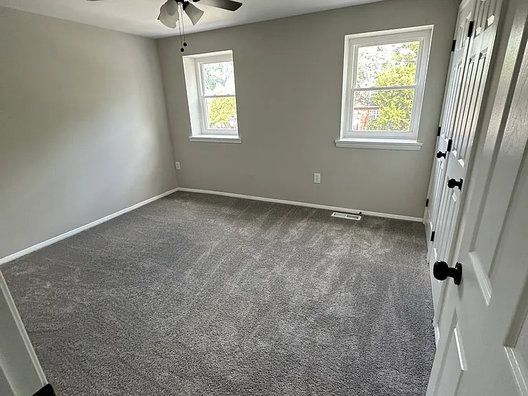 626 W Kingsway Rd — Photo 10