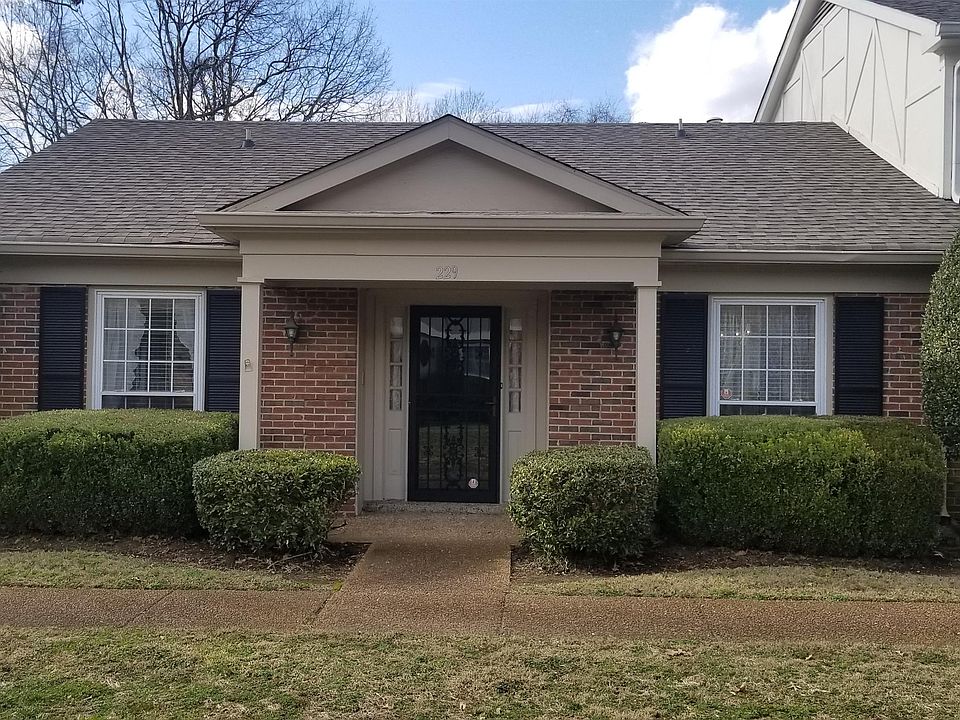 1st image of 229 Plantation Ct