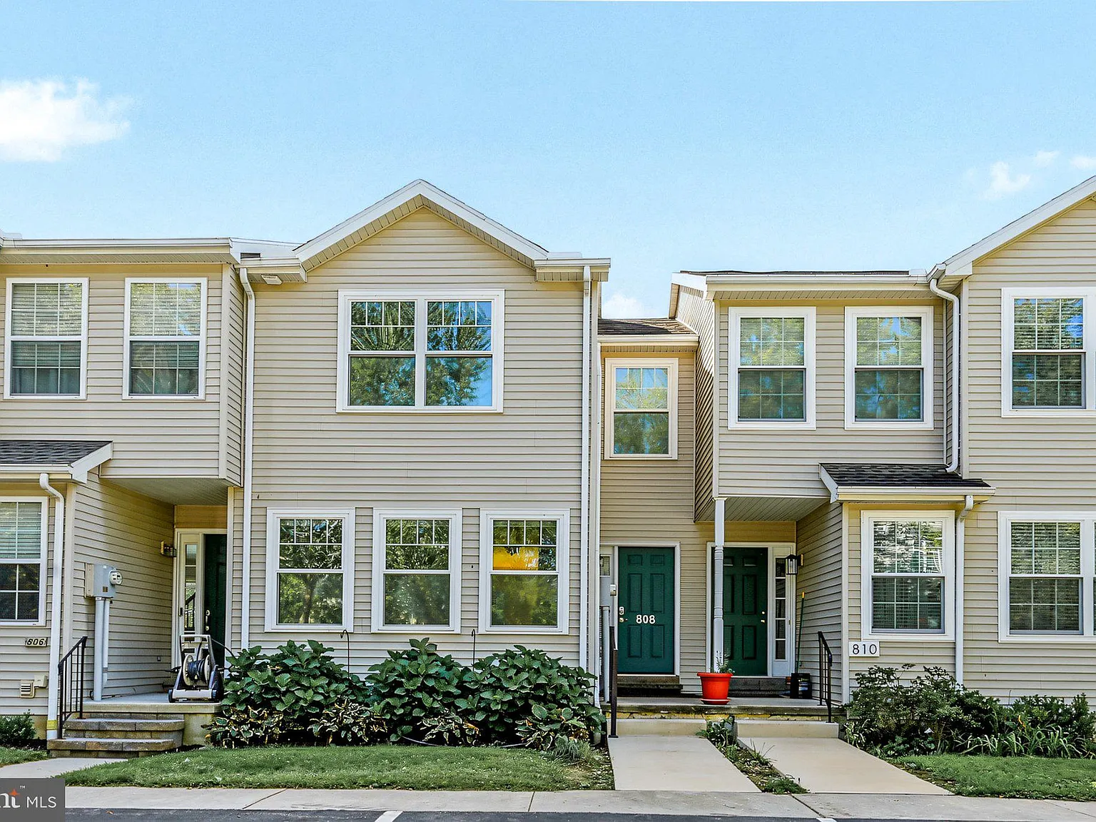 2 bed, 3.5 bath, 1283 sqft, $2,095 — Photo 2