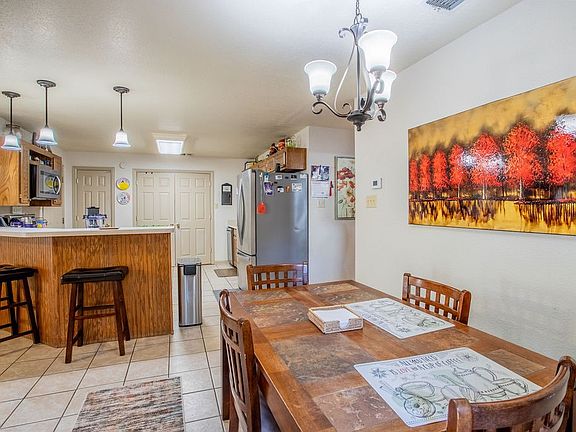 4th image of 207 Roeser St