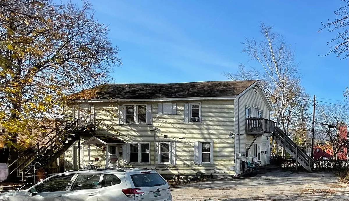 Building Photo - 38 1/2 Washington St #4