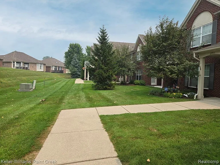 29949 Fox Run Cir — Photo 2