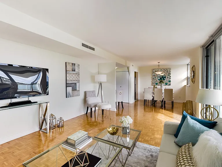 625 Roselawn Ave — Photo 37