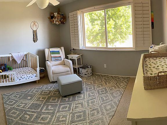 Spare bedroom 