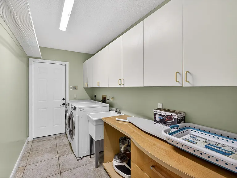 168 Thornton Dr — Photo 40