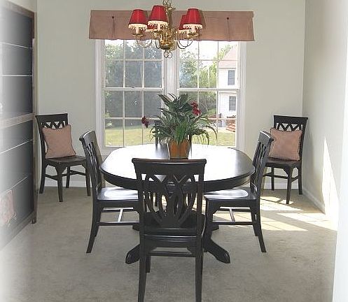 3rd image of 716 Thornwood Dr
