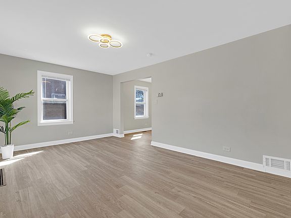 4th image of 1516 Speechley Blvd