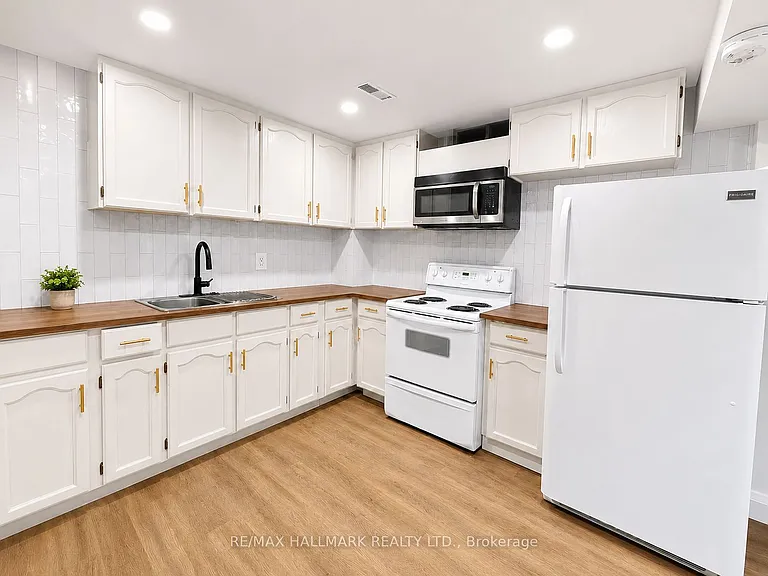 120 Squire Dr #BASEMENT — Photo 2