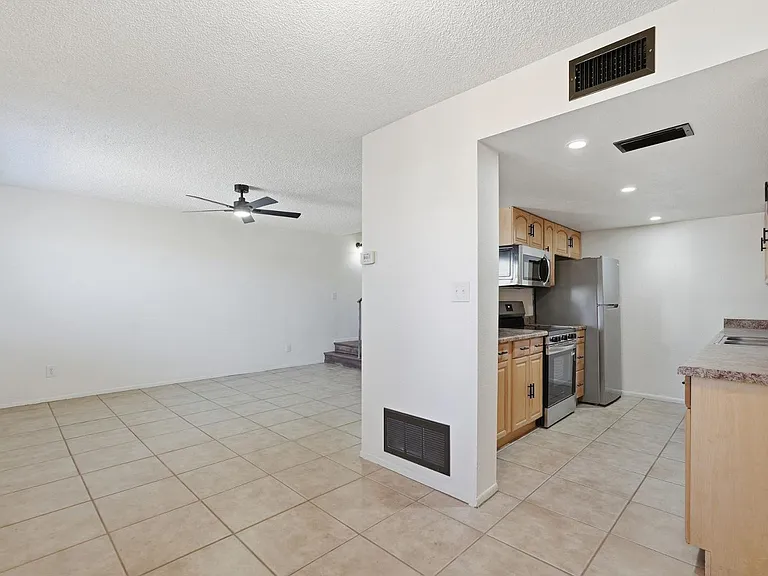 1017 E Redfield Rd — Photo 6