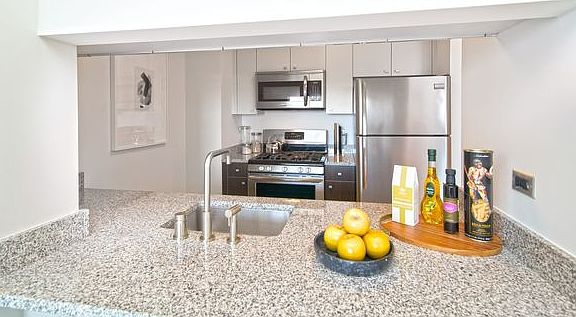5th image of 4310 Crescent St APT 2702