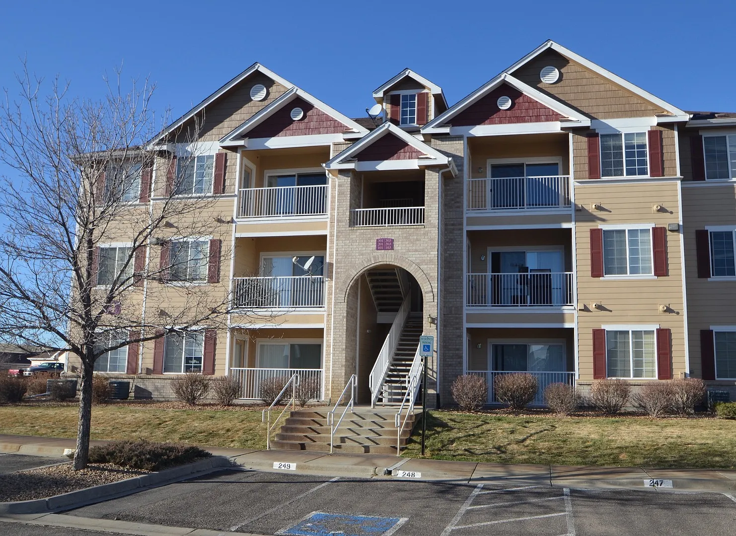 Spacious Pet Friendly 2bd/2ba Condo with Garage! — Photo 1