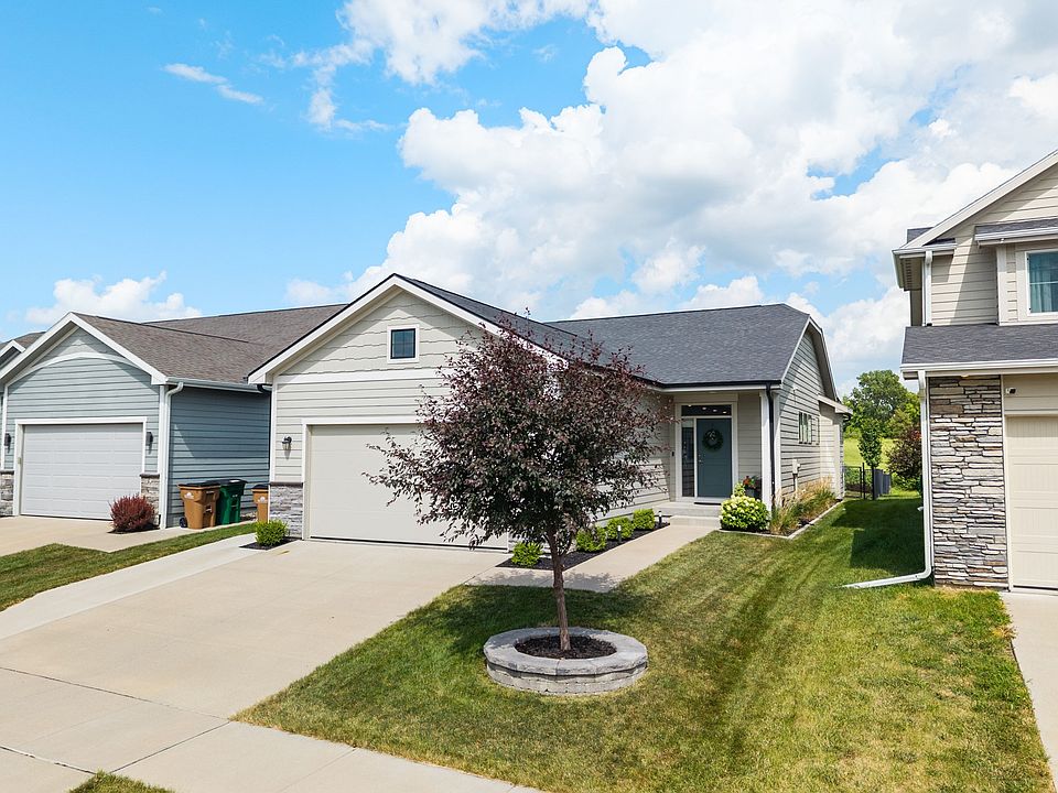 1st image of 1909 NE Heritage Dr
