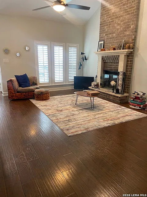 3 bed, 2.0 bath, 1580 sqft, $2,000 — Photo 3