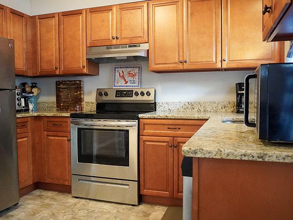 5th image of 122A Edinburgh Ln #1001