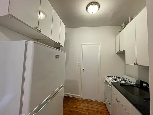 Rented by HOLTON REAL ESTATE INC. | media 13