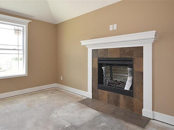 4th image of 319 Fairview Cir