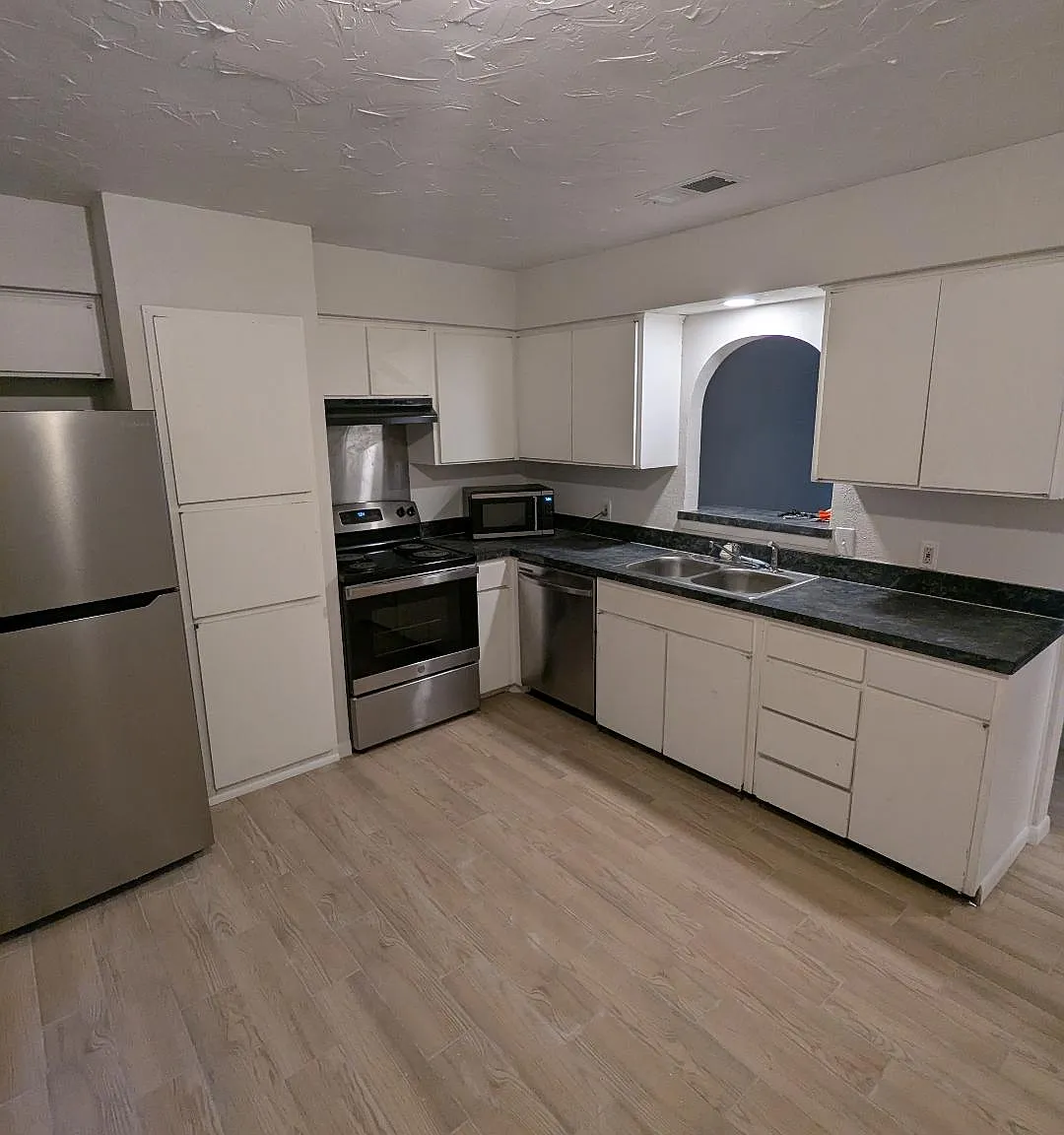 3 bed, 1166 sqft, $1,850 — Photo 3