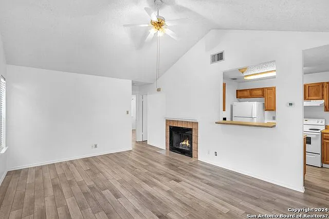7018 Elmbank — Photo 4