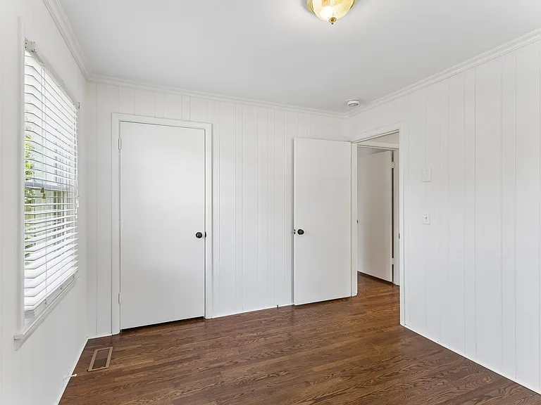 907 Westchester Dr — Photo 18