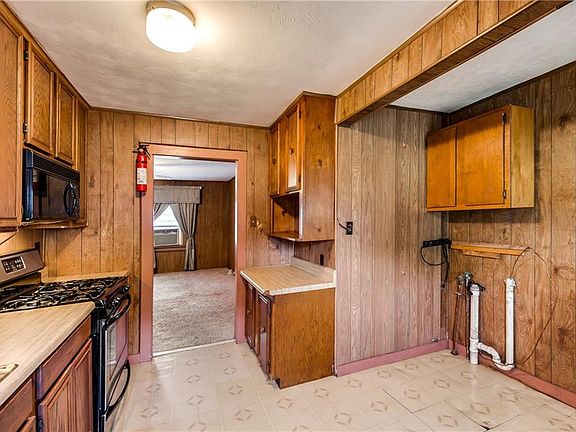 3rd image of 1010 Avenue C