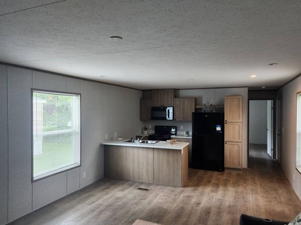 35 Sundale Trailer Ct
