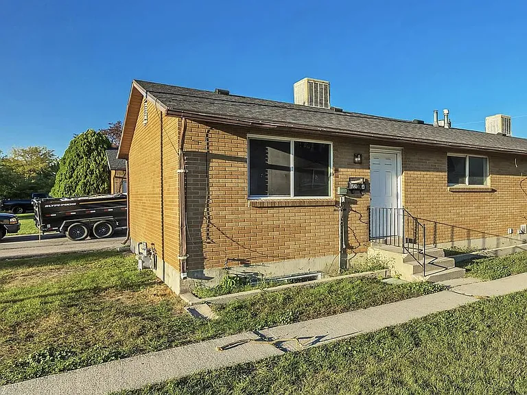 1229 S Emery St #A — Photo 3