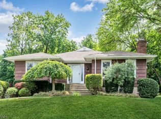 560 Grove St, Ridgewood, NJ 07450