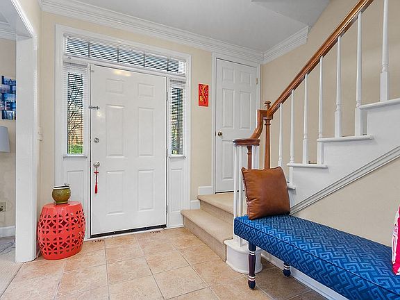 3rd image of 8 Plantation Dr NE