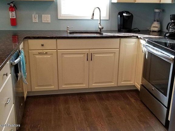4th image of 49 Carteret Ave #2