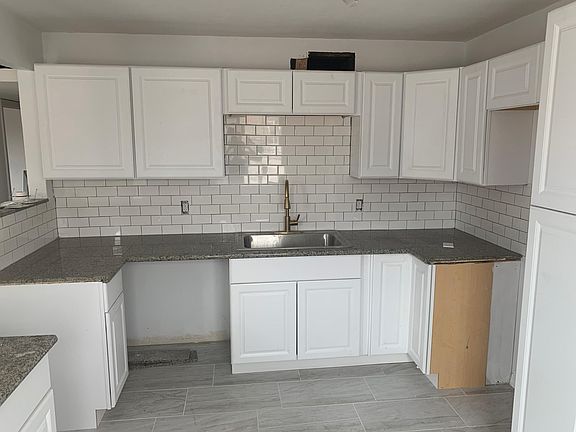 5th image of 701 Huckleberry St