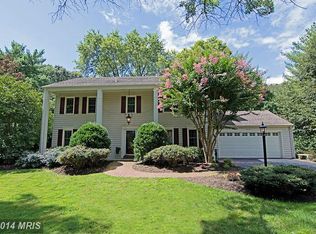 1836 Batten Hollow Rd, Vienna, VA 22182