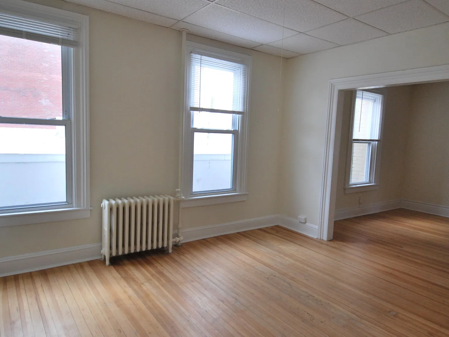 3 bed, 1000 sqft, $3,200 — Photo 1