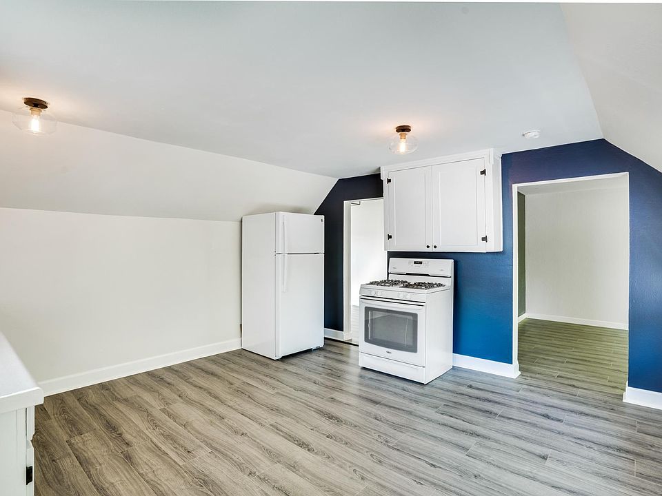 1st image of 914 S 48th St #2