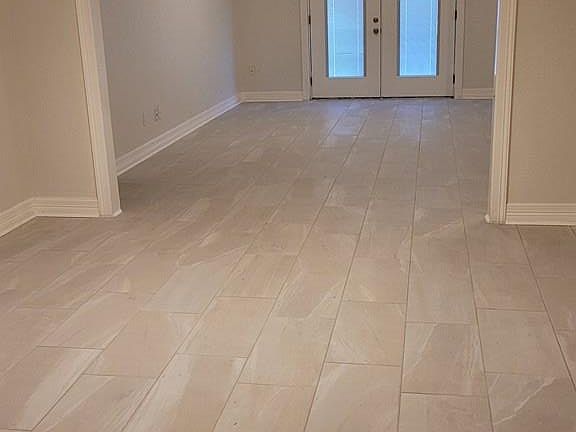 5th image of 2402 Topaz Dr