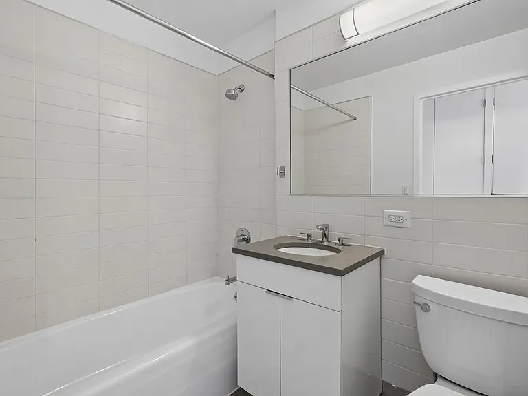 200 W 60th St #15G — Photo 15