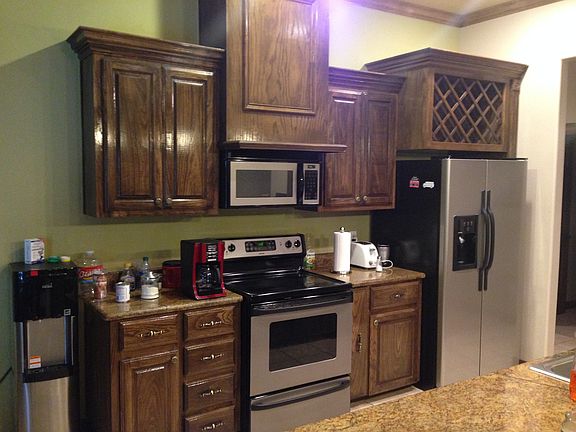 Kitchen w/Appliances