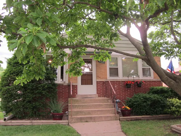 9962 Montrose Ave, Schiller Park, IL 60176
