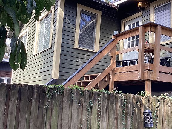 3rd image of 916 1/2 E Broad St