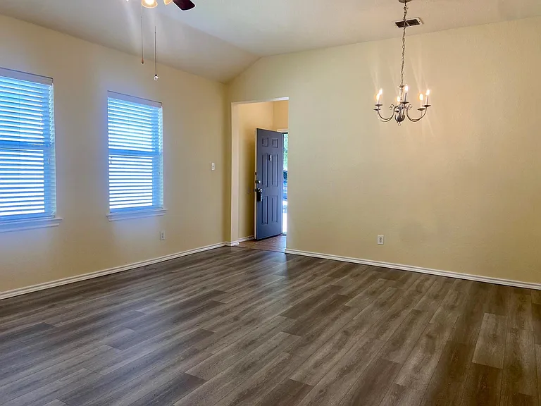 1213 Redman Ave — Photo 1