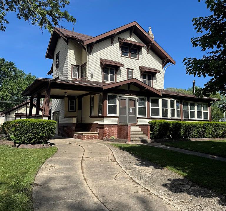 1st image of 302 S Main St