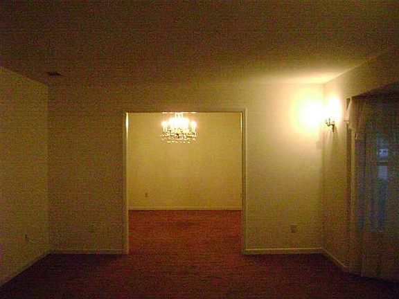 3rd image of 927 30th St