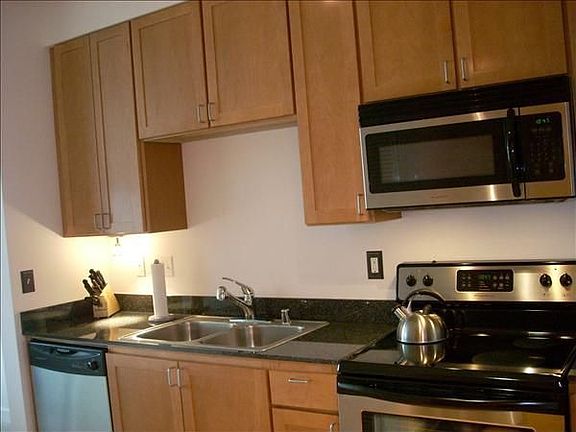 5th image of 888 7th St Unit 306