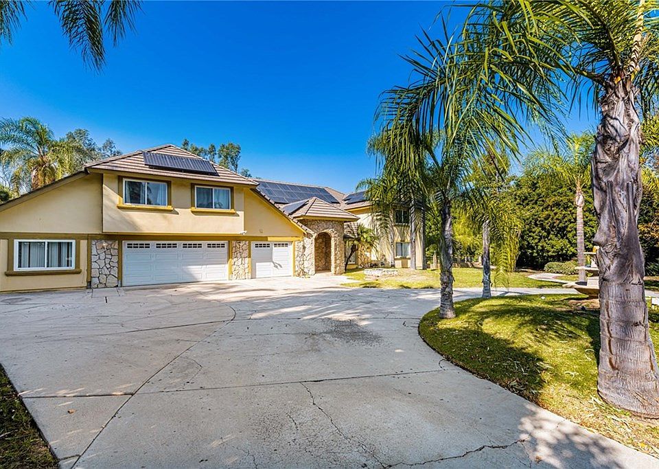 1st image of 111 S Belleza Ln