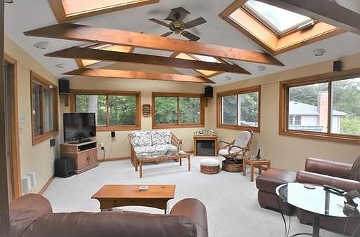 3rd image of 12 Kennel Hill Dr