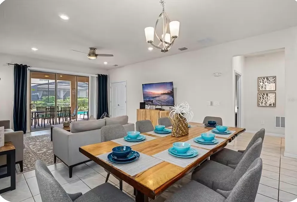 7 bed, 3148 sqft, $800 — Photo 1
