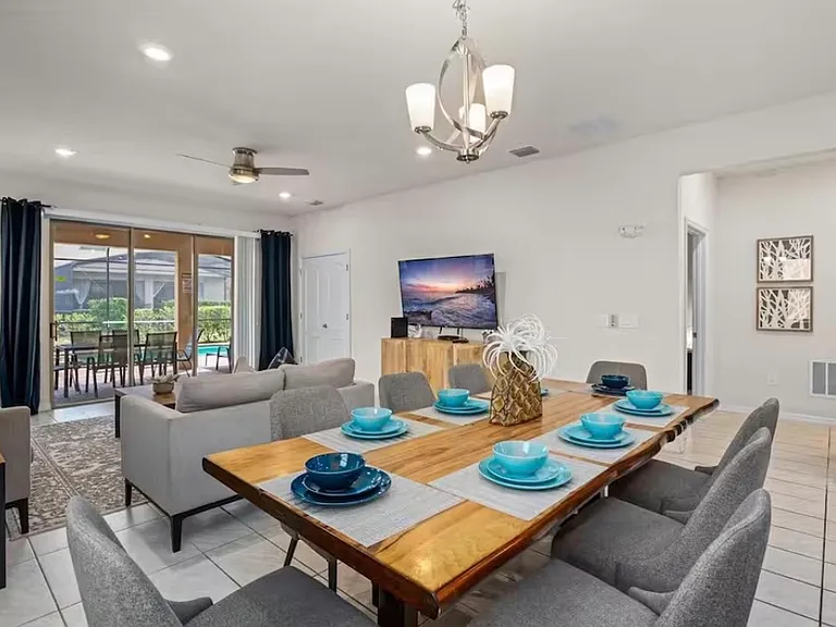 5548 Misty Oak Cir — Photo 1