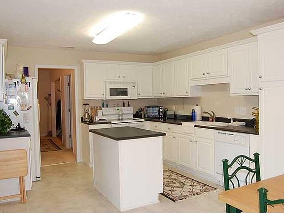 3rd image of 258 Belle Chase Dr