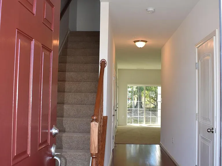 9421 Adelaide Ln — Photo 2