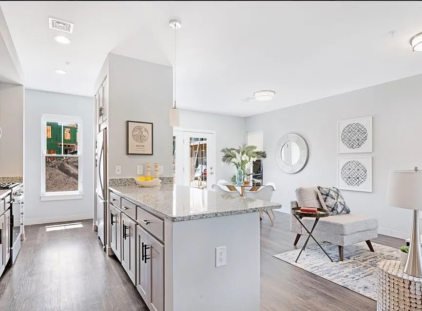 2 bed, 1.5 bath, 1200 sqft, $2,900 — Photo 3